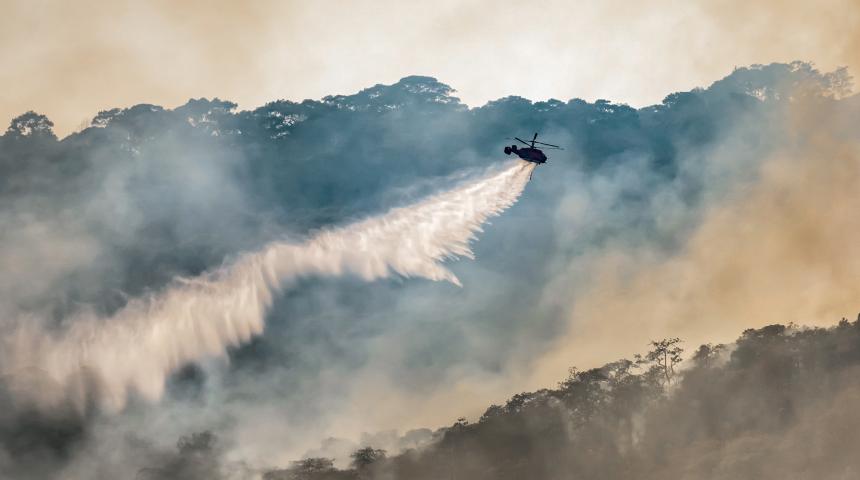 Bushfire-fighting helicopter
