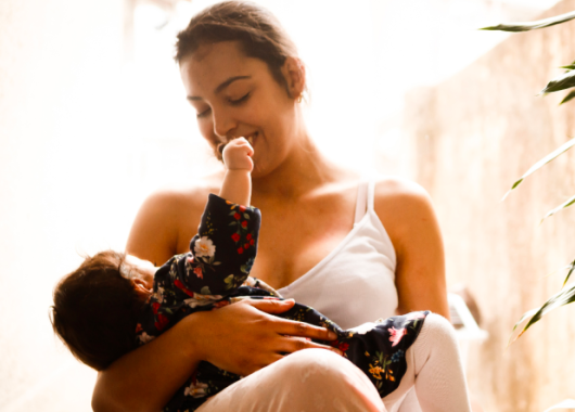 Mother breastfeeding cropped 