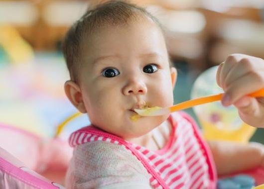 baby eating