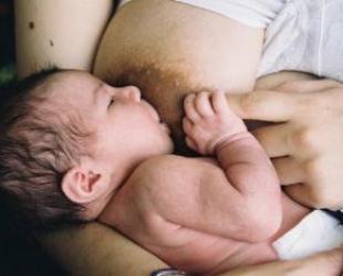 What breastfeeding parents should know about collecting leaking breast –