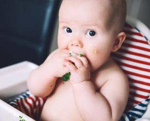 baby eating