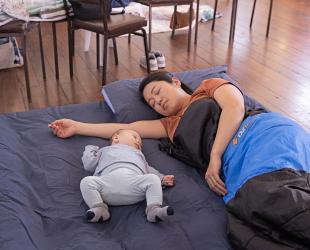 Mother and baby demo safer sleep in emergencies
