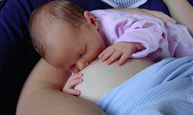 Breastfeeding with large breasts